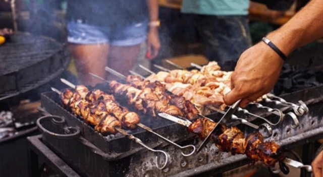 Churrasco para 20 pessoas: quanta carne devo preparar?